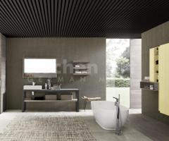 Salle de Bains italienne avec vasques arrondi ou rectangle, surfaces bois et effet marbré - 5