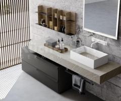 Salle de Bains Moderne avec Vasque rectangle et Éléments mural en métal mat et surfaces en bois - 3