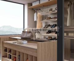 Dressing Chic Personnalisable avec Portes Coulissantes et Îlot Central | Bois et Verre Élégante - 5