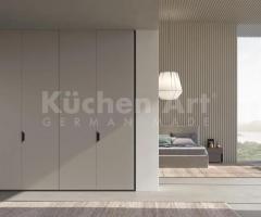 Armoire Battante Contemporaine avec Porte en Verre Crystal Fumé et Poignée de Design Italien - 2