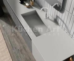Salle de bains minimaliste avec miroir R80 | Design rigoureux et fonctionnel - 3
